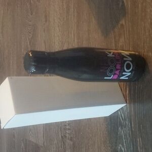 Disney Pixar - Never look Back - Incredibles Edna Mode - Travel Mug Brand New